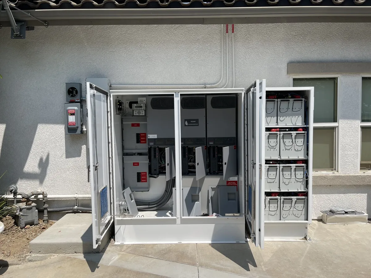 Battery backup cabinet